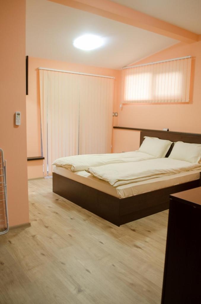 ספרבה בניה Guest House Dinevi מראה חיצוני תמונה