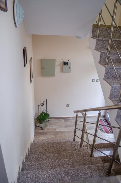 ספרבה בניה Guest House Dinevi מראה חיצוני תמונה