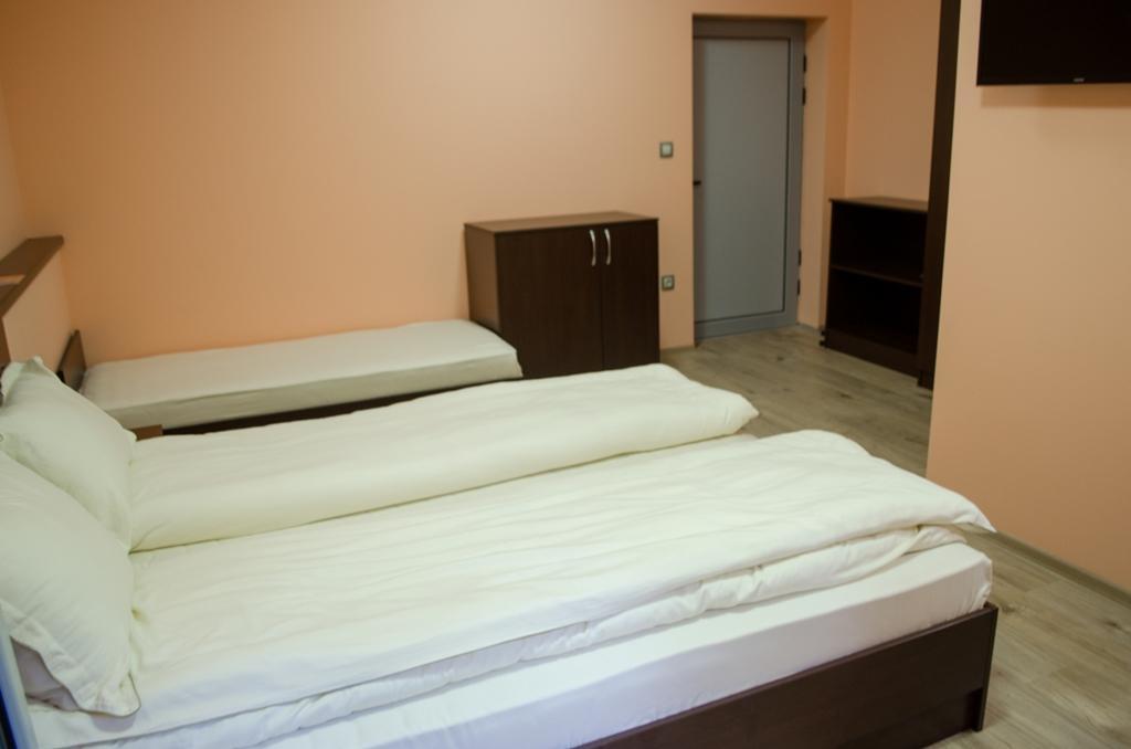 ספרבה בניה Guest House Dinevi מראה חיצוני תמונה