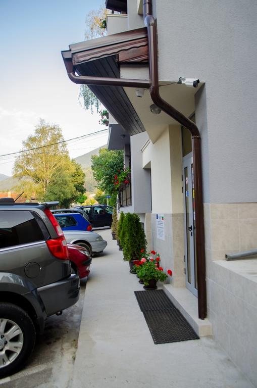 ספרבה בניה Guest House Dinevi מראה חיצוני תמונה