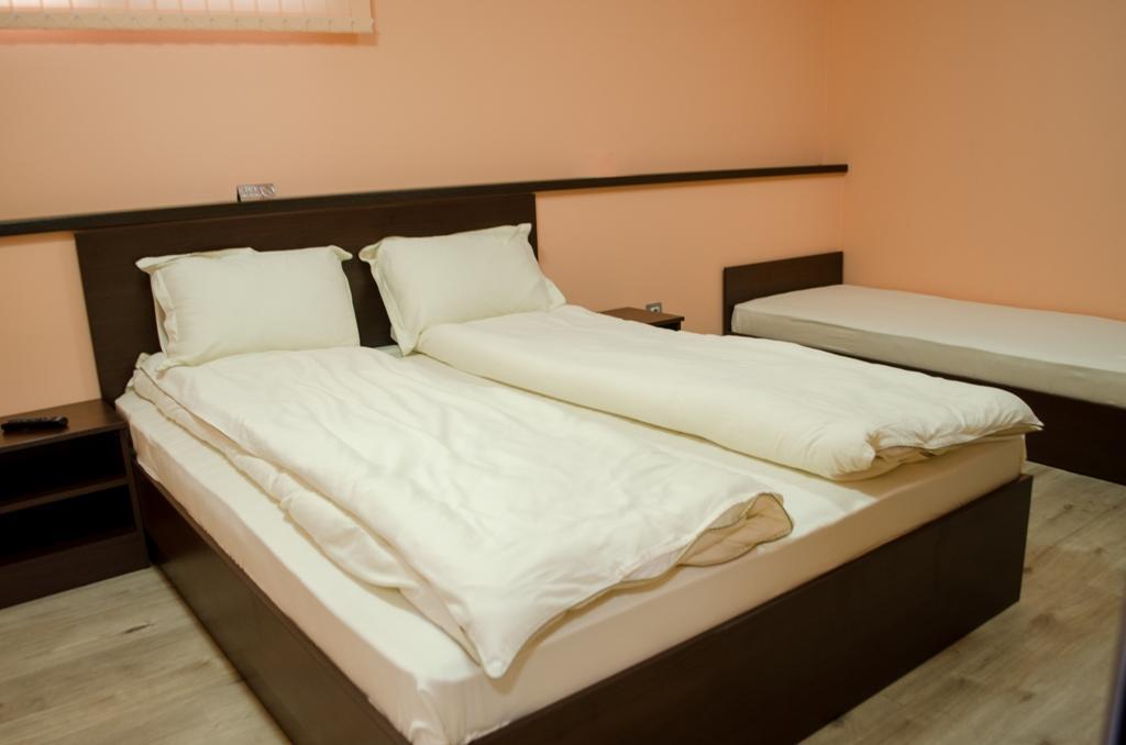ספרבה בניה Guest House Dinevi מראה חיצוני תמונה
